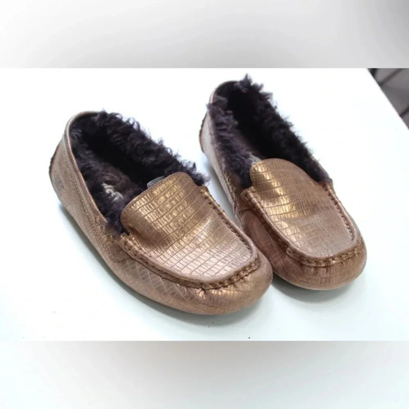UGG shoes - Picture 1 of 14